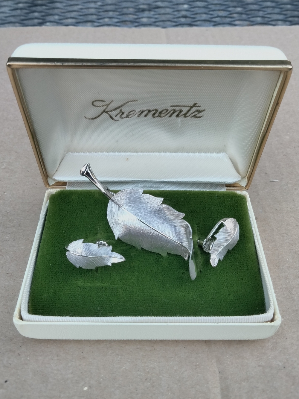 Krementz Vintage Silver Tone Texturized Leaf Brooch & Screw Back Earring Set